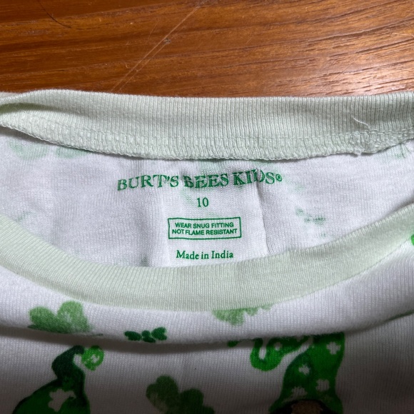 Burt's Bees Kids St. Patrick's Day Shamrock Gnomes Pajama Set White Green 10 - Picture 2 of 2